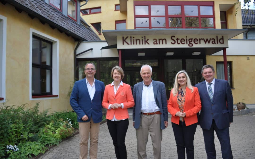 Staatsministerin Huml besucht TCM Klinik am Steigerwald in Gerolzhofen