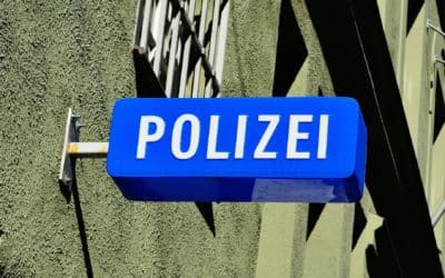 Einbrecher wird durch Hausinhaberin überrascht – Polizei bittet um Zeugenhinweise