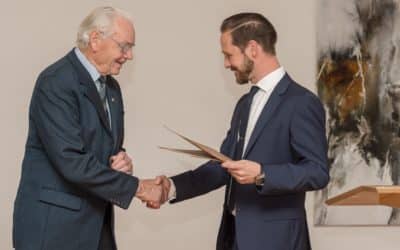 Silbernes Stadtwappen und Bürgermedaillen in Bronze und Silber für verdiente Persönlichkeiten