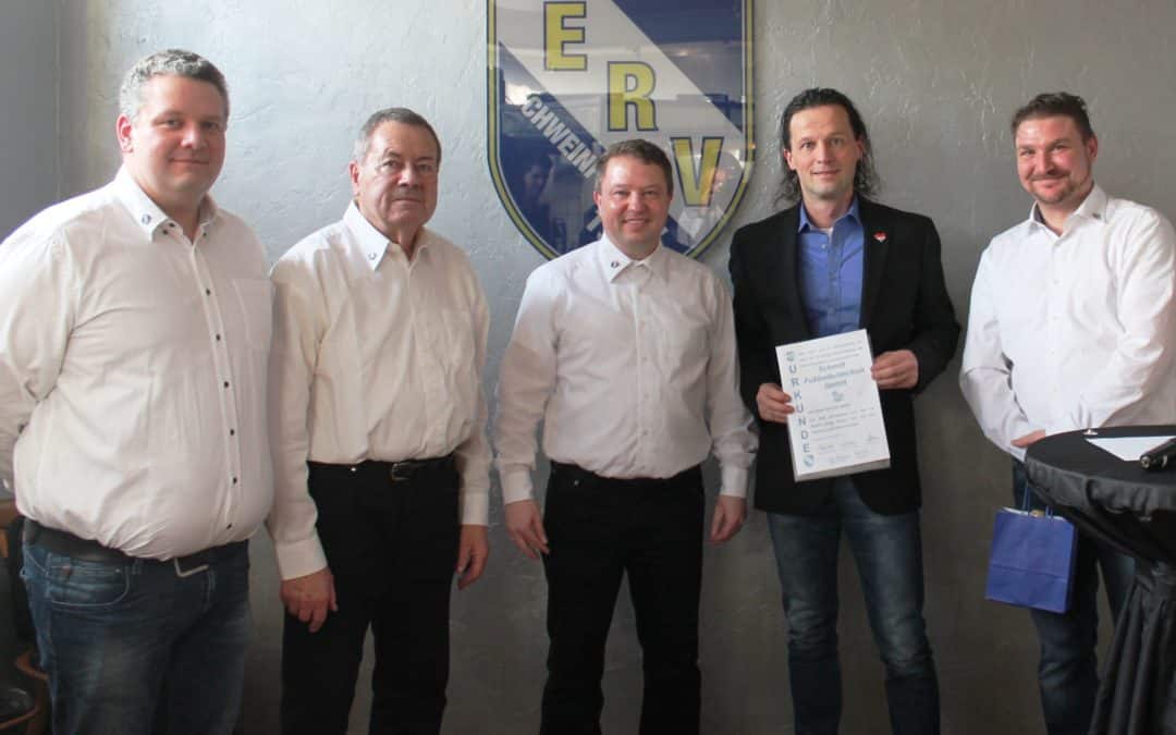Schmitt Fußbodentechnik als langjähriger Sponsor der Mighty Dogs geehrt