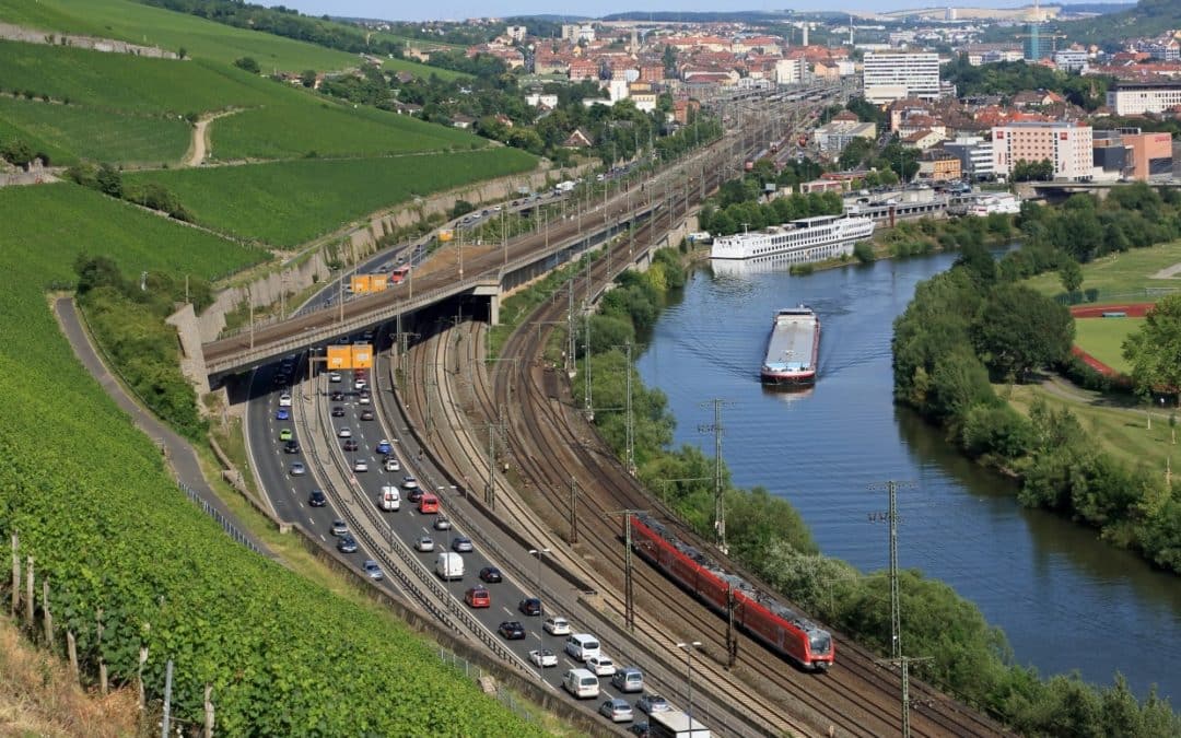 Mit der Mainfrankenbahn und dem Main-Spessart-Express den Stau umfahren