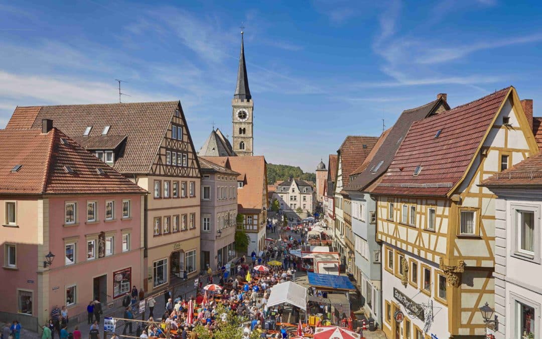 Mit der Mainfrankenbahn und dem Main-Spessart-Express ins Faschings-, Shopping- und Sporterlebnis
