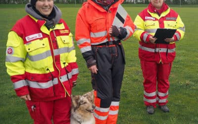 Nadine Weingart besteht mit ihren zwei Hunden die Rettungshunde-Prüfung