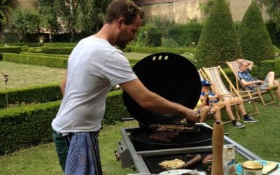 Grill-Picknick für Daheimgebliebene im Schlossgarten