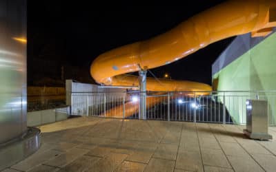 Wettrutschen im Gerolzhöfer Schwimmbad Geomaris