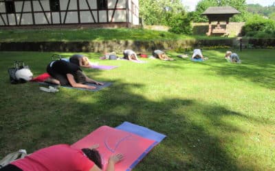 Yoga im Schlosspark