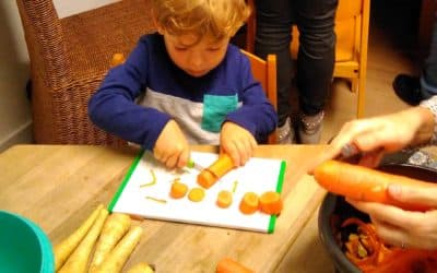 Kinder ran an die Töpfe