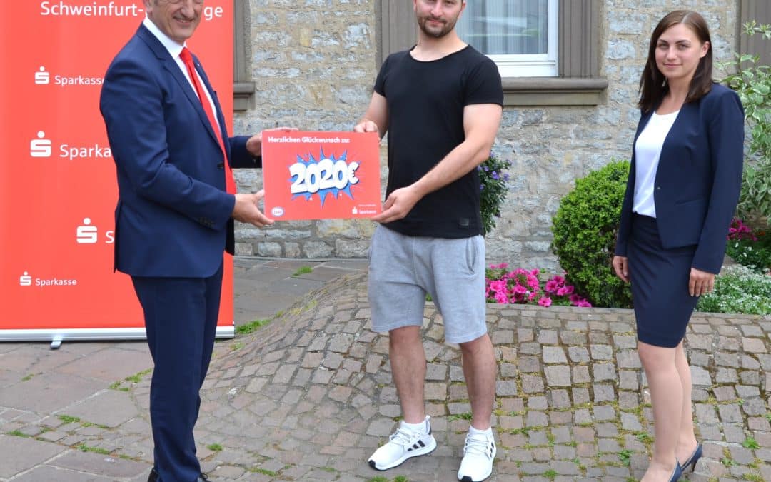 Losglück für einen Schweinfurter bei der Sparkassen-ESSO Promotion „Täglich 2020 € gewinnen“