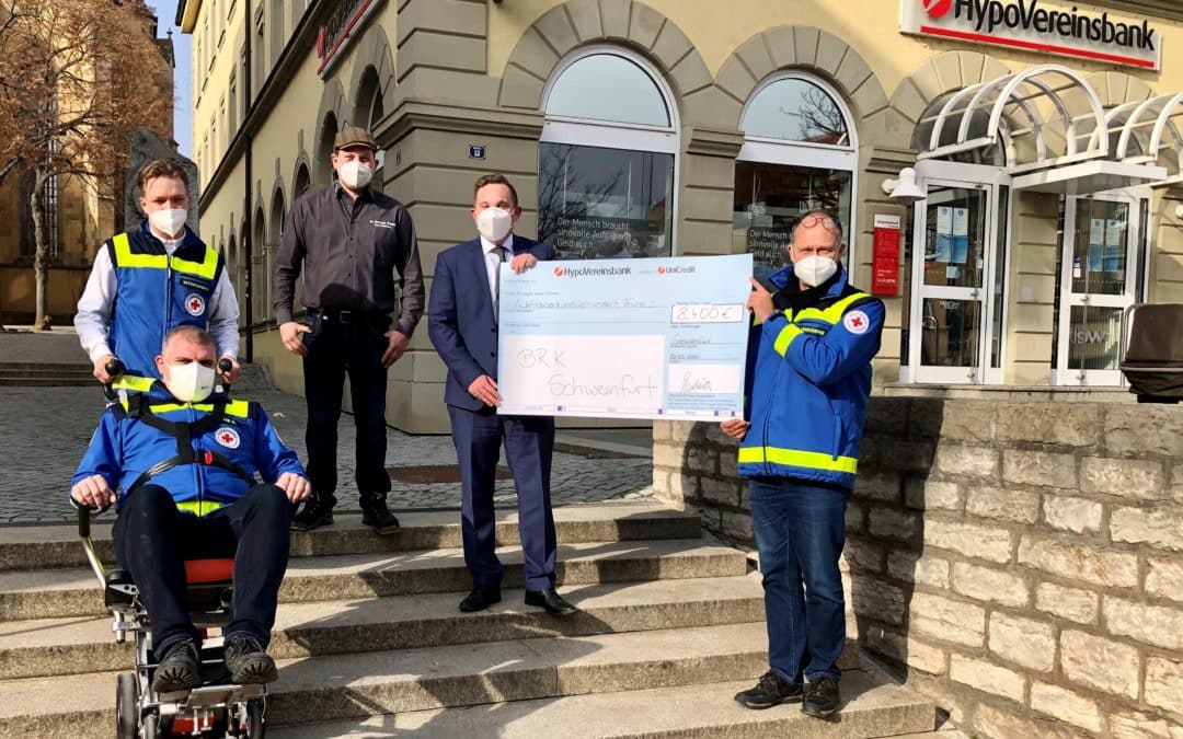 Spendenübergabe für Treppensteiger