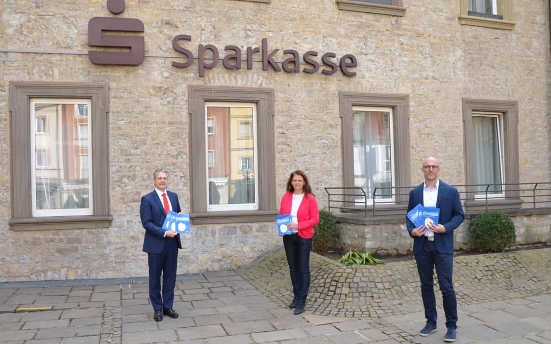 Sparkasse spendet 500 FFP2-Masken an den Caritasverband