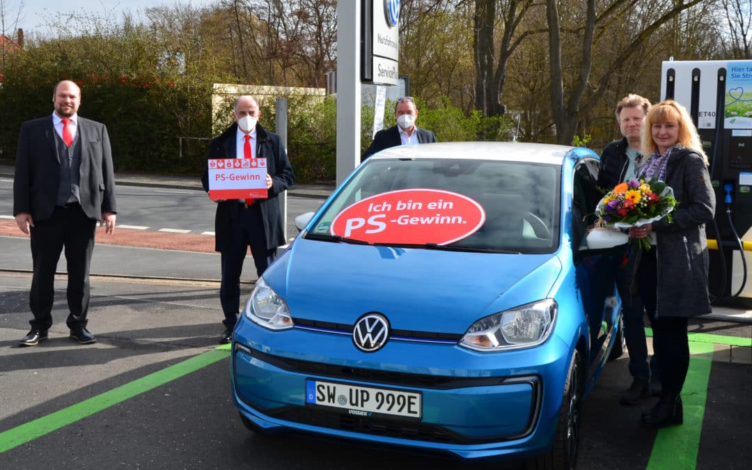 Sparkasse Schweinfurt-Haßberge übergibt VWe-up! im Wert von über 22.000 Euro