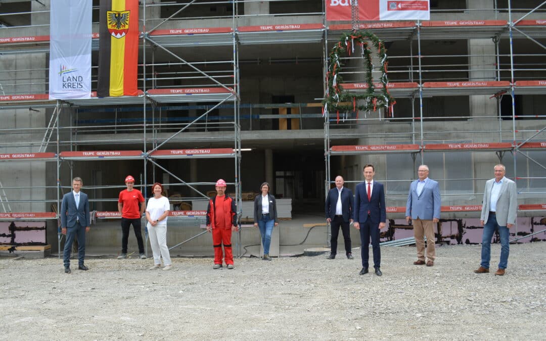 Richtfest für den Neubau des Beruflichen Schulzentrums Alfons Goppel