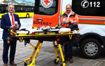 Sparkasse Schweinfurt-Haßberge übergibt 50 Kuscheltiere an das Bayerische Rote Kreuz