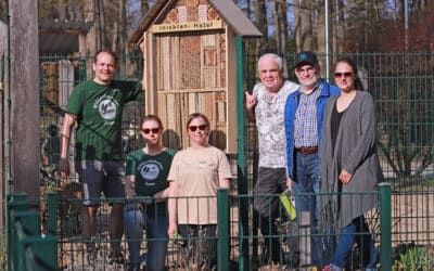 Wildparkfreunde schenken dem Wildpark ein neues Insektenhotel