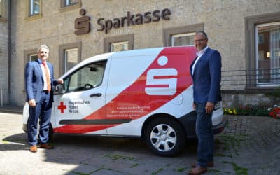 Sparkasse spendet 15.000 Euro für neues Einsatzfahrzeug des BRK Kreisverbandes Schweinfurt