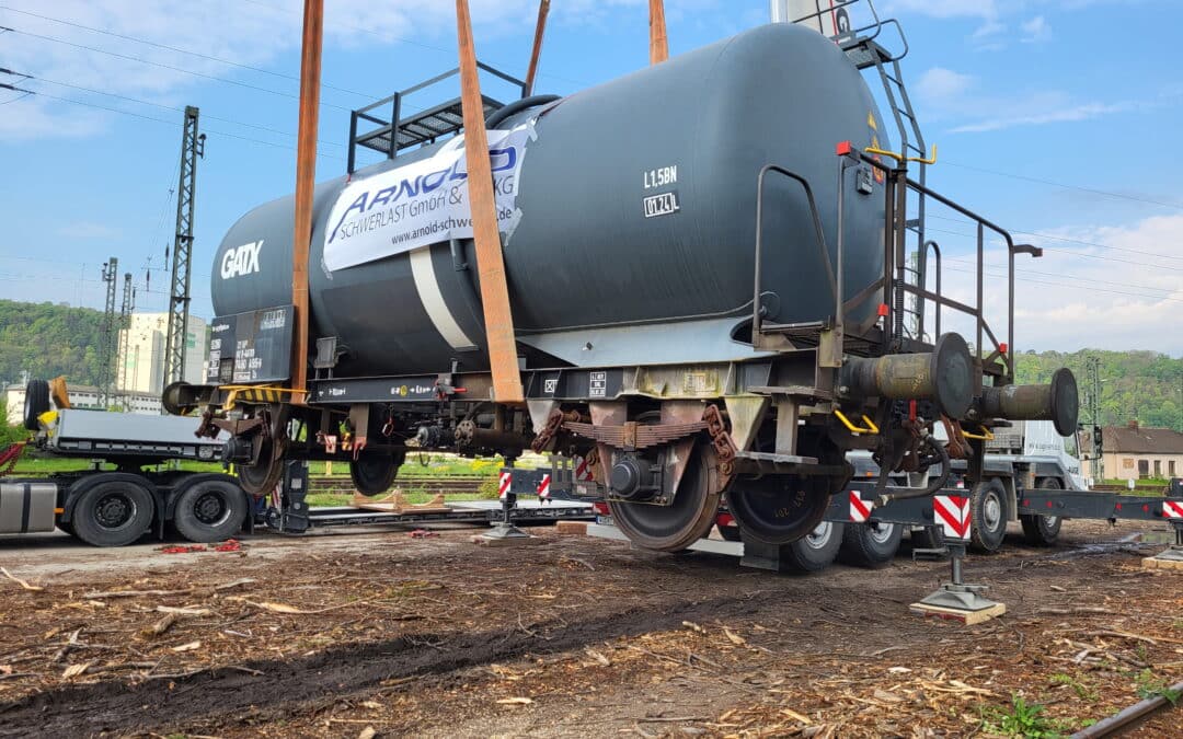 Würzburg: Die letzte Fahrt der Eisenbahnwaggons hatte keine Schienen