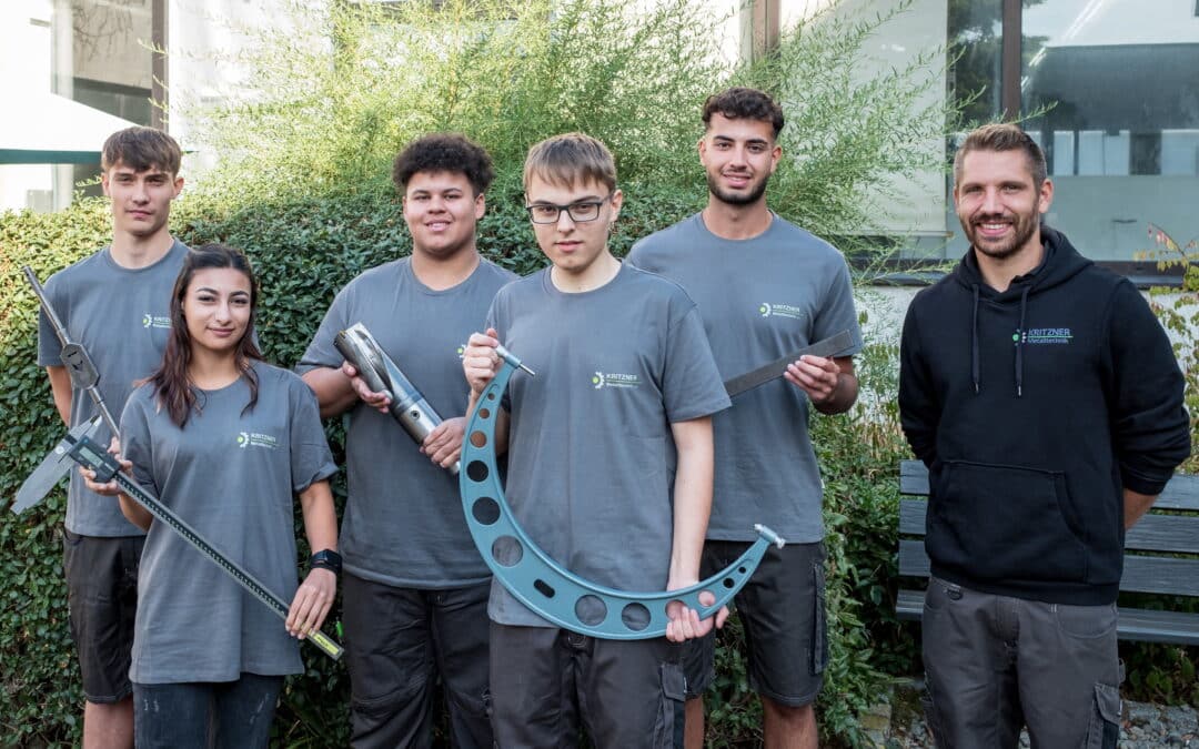 Mit Motivation in die Ausbildung: fünf künftige Zerspanungsmechaniker bei Kritzner Metalltechnik