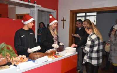 Kuchen und Waffeln für einen guten Zweck