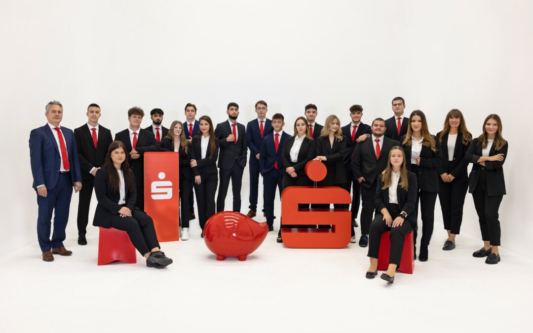 Start für 18 neue Auszubildende bei der Sparkasse
