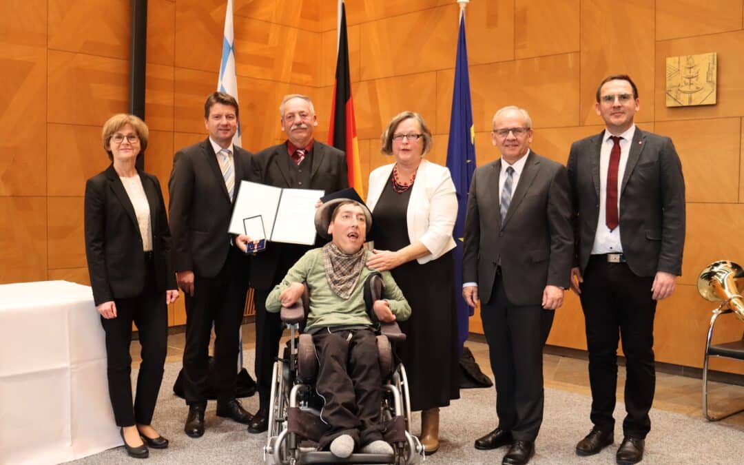 Verdienstkreuz am Bande für Gudrun und Konrad Schneider aus Wipfeld