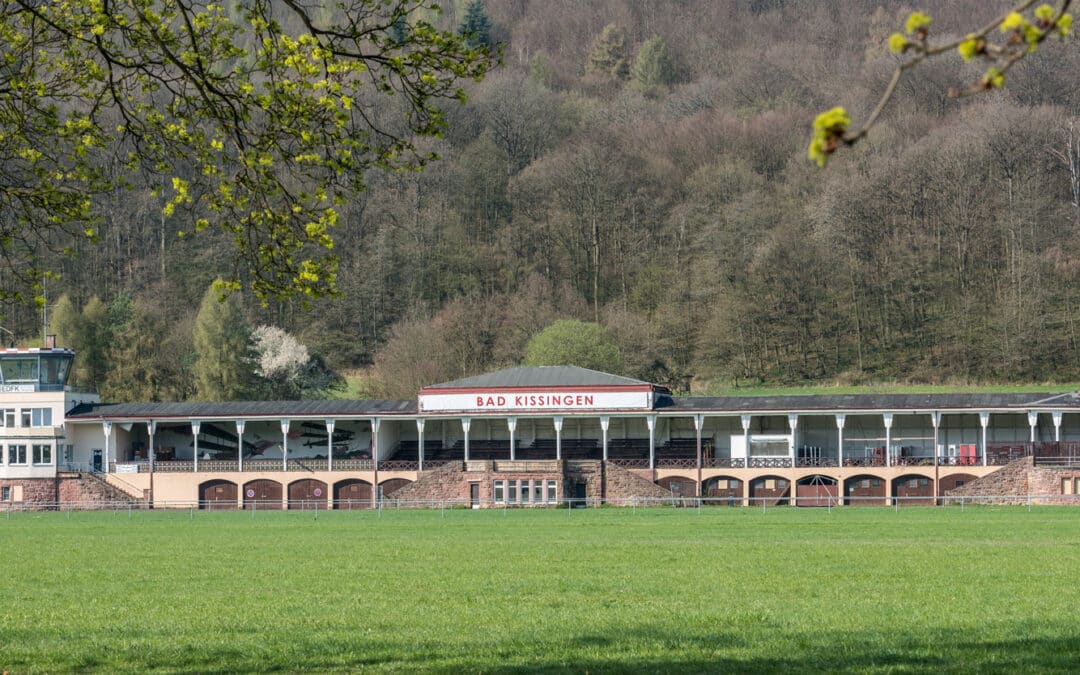 Das Turniergebäude in Bad Kissingen braucht Hilfe