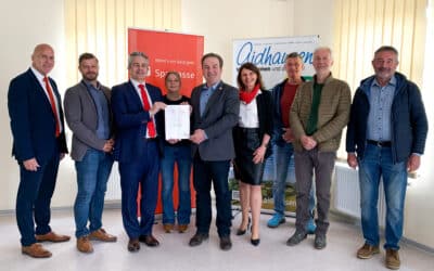 Bürgerstiftung Aidhausen: Übergabe der Stiftungsurkunde an den Bürgermeister und den Stiftungsrat