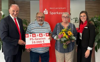 Glück im PS-Sparen der Sparkasse: Ehepaar aus Lendershausen gewinnt 10.000 Euro