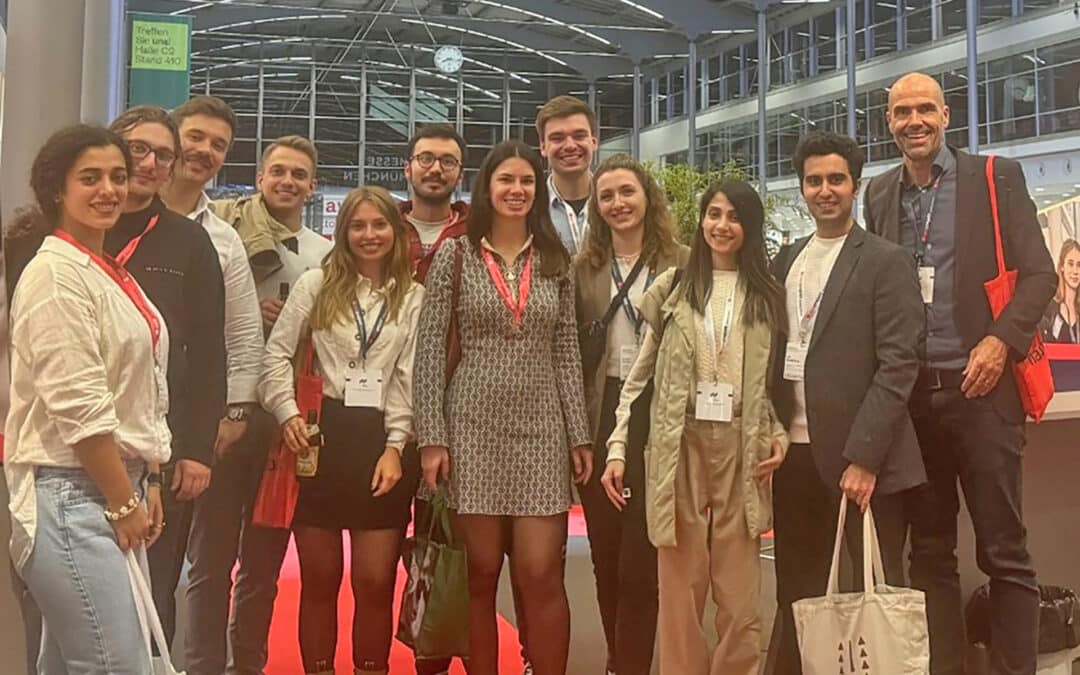 Masterstudierende der Fakultät Architektur und Bauingenieurwesen bei der EXPO REAL in München