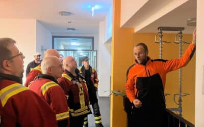 Feuerwehr kommt zum Praxistest an die Technische Hochschule
