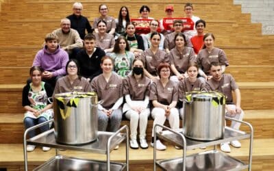 Gemüse-Bowl mit Rindfleisch aus der Schul-Großküche