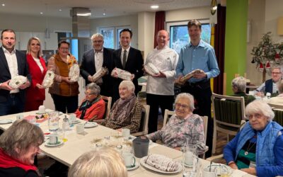 Bäckerinnung Schweinfurt-Haßberge spendet Christstollen