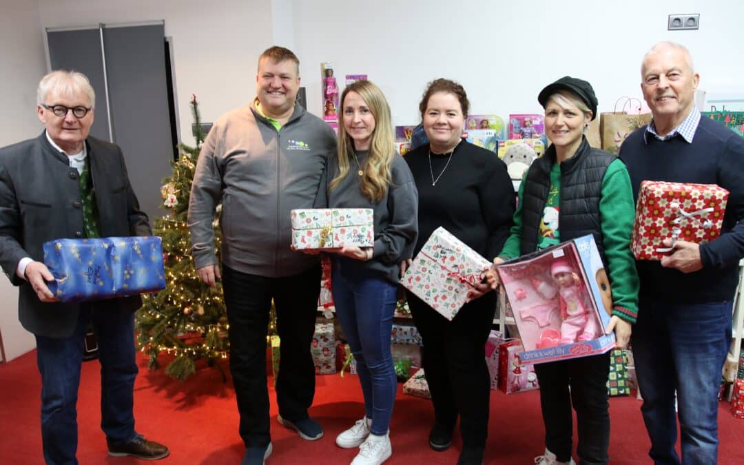 Das Weihnachtshaus der Kindertafel ist im dritten Jahr offiziell eröffnet