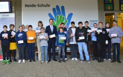 Heide-Schule Schwebheim gestaltet Weihnachtskarten für das Landratsamt