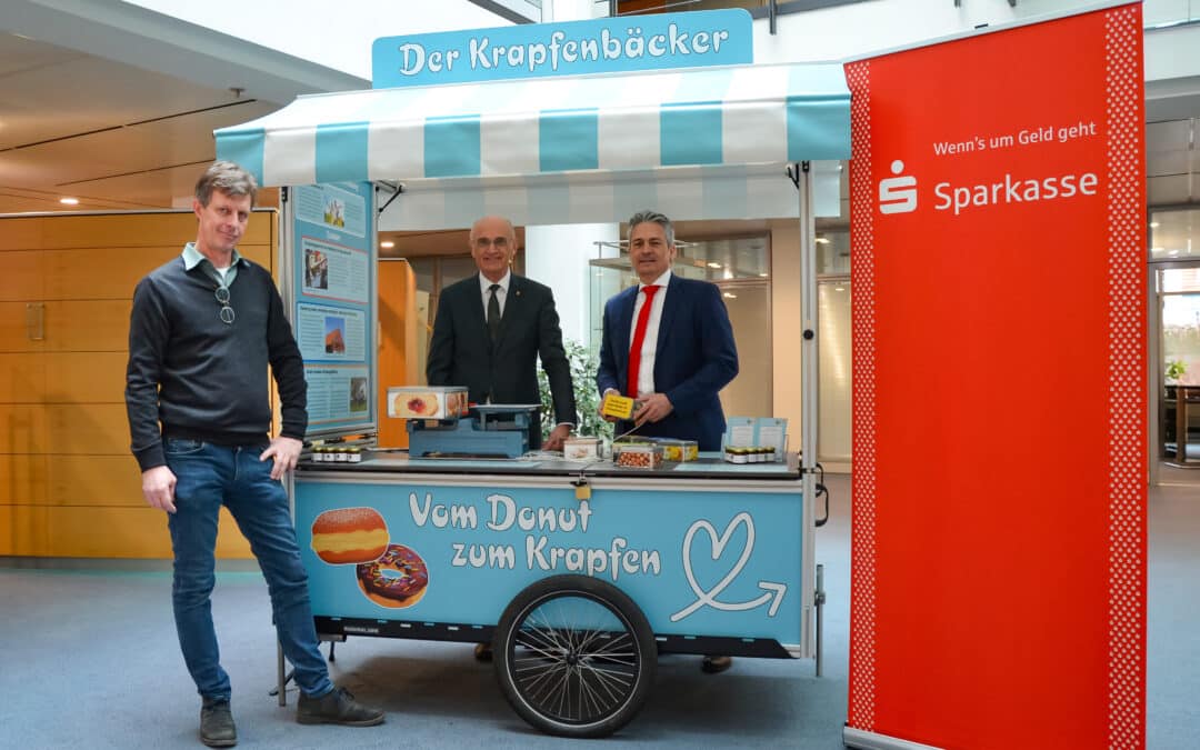 Das ‚Krapfenmobil‘ lädt ins Sparkassen-Kundenzentrum ein – Innenentwicklung zum Anfassen
