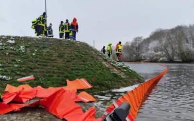 Üben für den Ernstfall: Feuerwehren proben Einsatz der Ölsperre auf dem Main