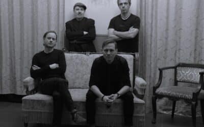 Kritisch, politisch, eingängige Melodien, verzerrte Gitarren, inhaltsstarke (deutsche) Texte – die Punkrockband EIS entführt das Publikum in die dunklen Tiefen der eigenen Seele