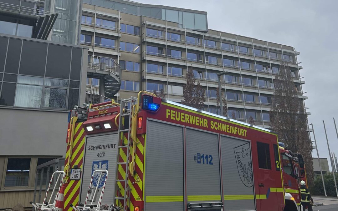 Rettungskräfte üben mögliches Brandereignis im Schweinfurter Leopoldina-Krankenhaus