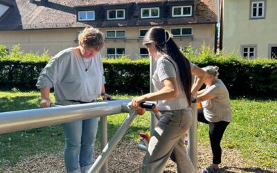 Junge Heldinnen und Helden im Einsatz – Auszubildende von XXXLutz engagieren sich im Mehrgenerationenhaus