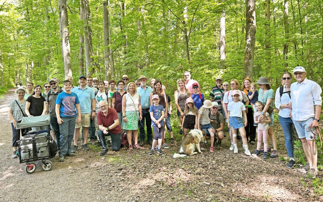 40 Wildparkfreunde bei der Maiwanderung rund die Stadt