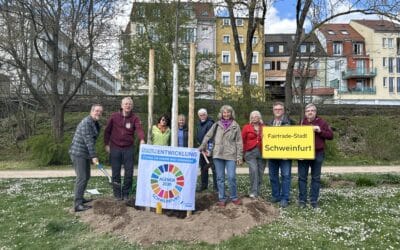 Baum für Angela und Roland Merz – Lokale Agenda verabschiedet engagiertes Ehepaar