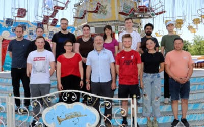 Maschinenbau-Studierende der THWS besichtigen Karussells am Schweinfurter Volksfest