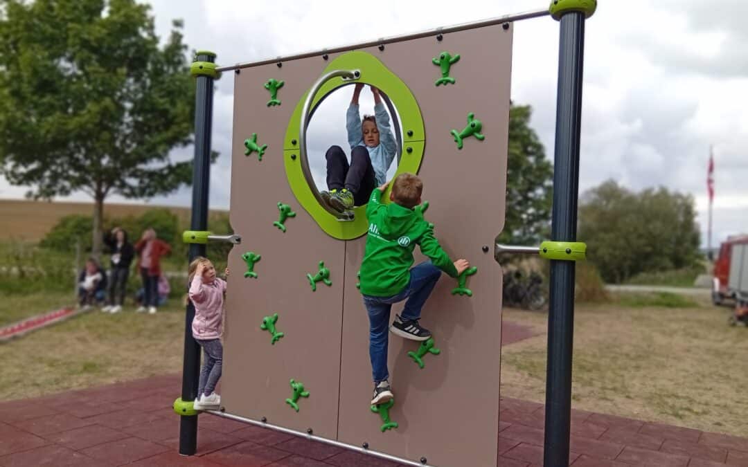 Feierliche Einweihung des Kinderspielplatzes in Altenmünster