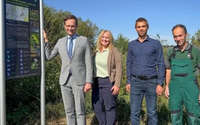 Naturschutz- und Landschaftsschutzgebiete im Landkreis erhalten neuen Informationsschilder