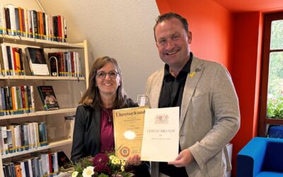 Vor genau 40 Jahren ist die Bibliothek eröffnet worden –  Ulrike Then feiert ihr 40-jähriges Dienstjubiläum