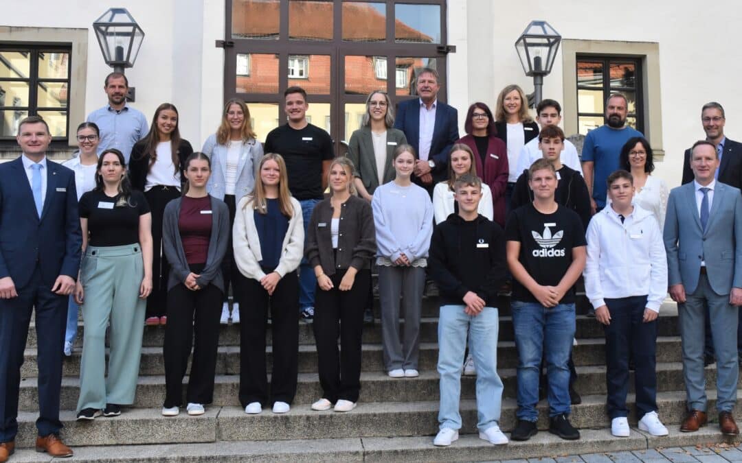 13 neue Auszubildende starten beim  Landkreis Haßberge und Zweckverband Schulzentrum durch