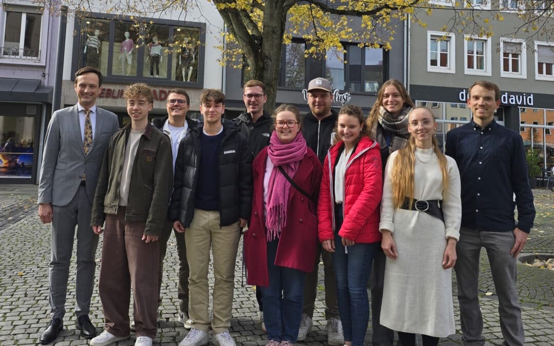 Startklar für die Zukunft: Auszubildende am Landratsamt Schweinfurt freuen sich über ihren Abschluss