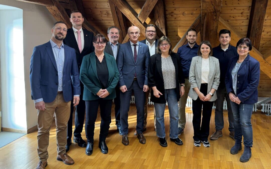 LEADER fördert vier Projekte im Landkreis Haßberge – Die Schecks mit den bewilligten Fördersummen wurden offiziell übergeben