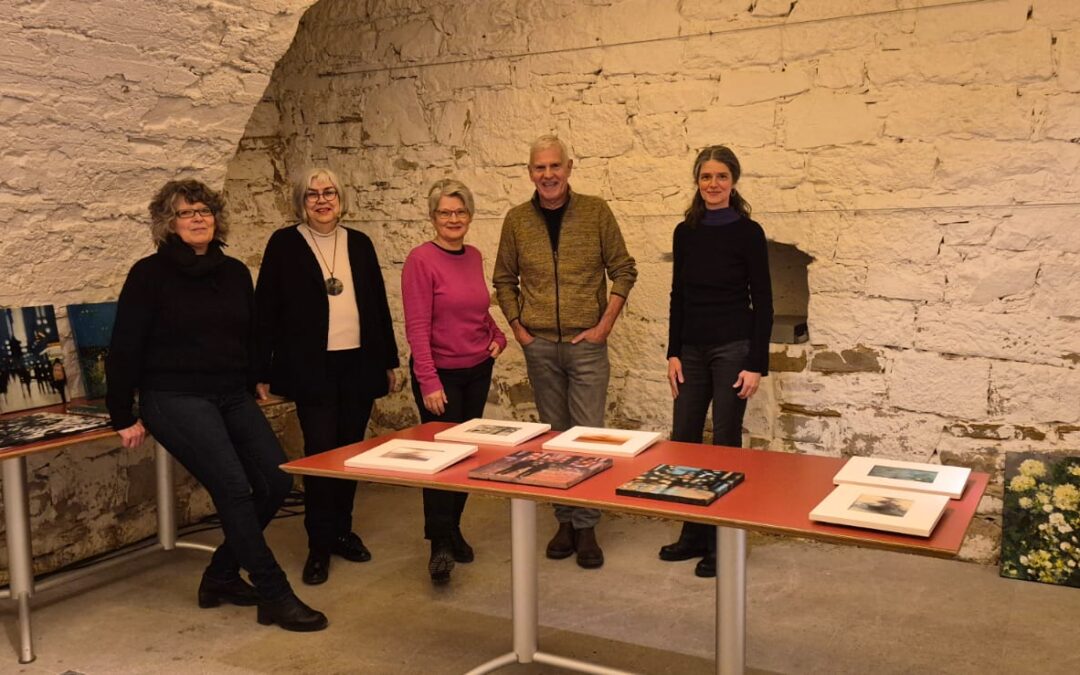 Golden Basement: Kunstmarkt in weihnachtlicher Atmosphäre