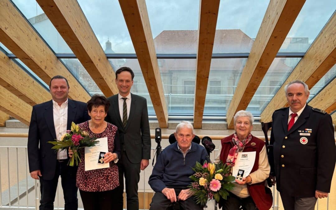 50-jähriges ehrenamtliches Engagement für das Bayerische Rote Kreuz gewürdigt