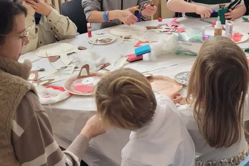 THWS-Studierende veranstalten Weihnachtsbasteln für Kinder